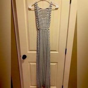 Super comfortable maternity maxi dress.